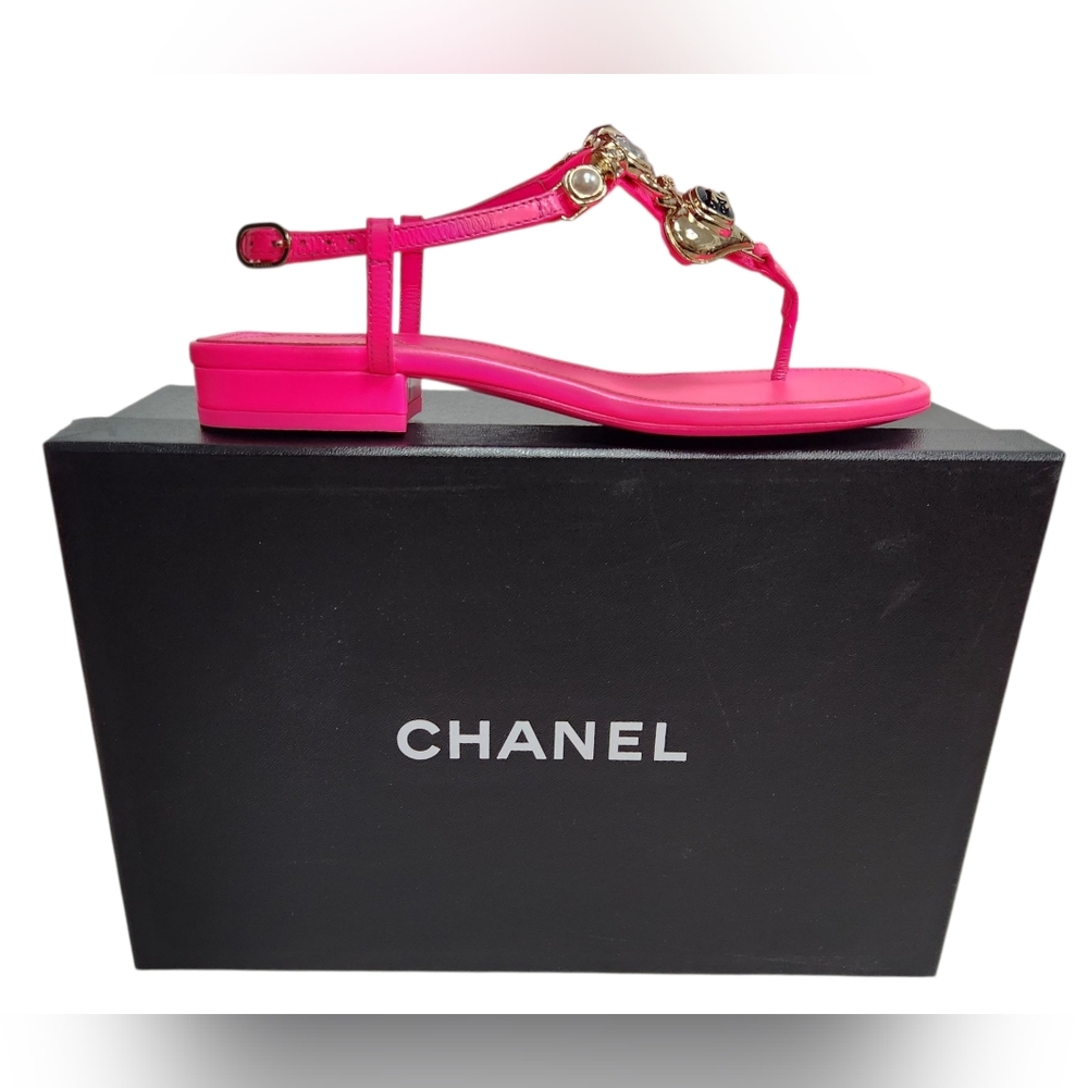 Chanel Shiny Lambskin Metal Strass Imitation Sandals
